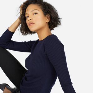 Love minimalist style and passionate about ethical fashion? Want some pointers on the best places to buy minimalist jewelry and clothes? Don’t miss out on these awesome pairings of chic minimalist jewelry and clothes that support ethical fashion! ~Roxanne Carne | Personal Stylist