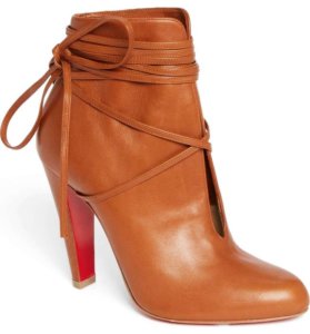 Want to know what to wear to work this fall season? Fall 2017 women's fashion trends hint strongly at bold, powerful looks for the office. Here are some of my top picks for hot workwear this fall season! ~Roxanne Carne | Personal Stylist