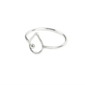 Love minimalist style and passionate about ethical fashion? Want some pointers on the best places to buy minimalist jewelry and clothes? Don’t miss out on these awesome pairings of chic minimalist jewelry and clothes that support ethical fashion! ~Roxanne Carne | Personal Stylist